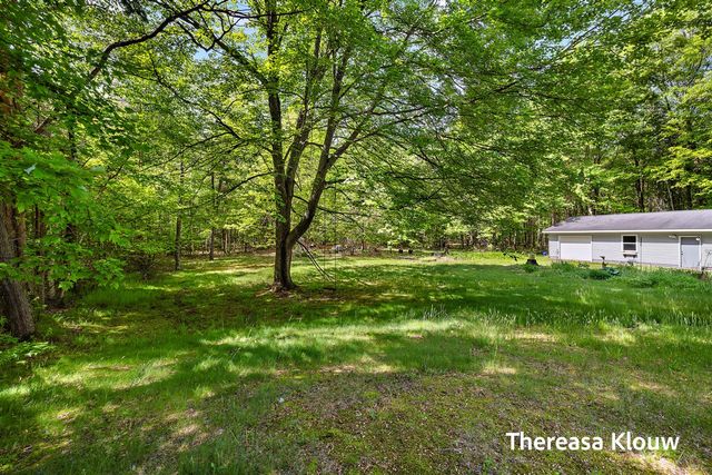 6969 E Pontaluna Road, Fruitport, MI 49415