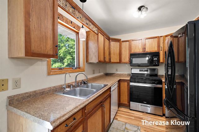 6969 E Pontaluna Road, Fruitport, MI 49415
