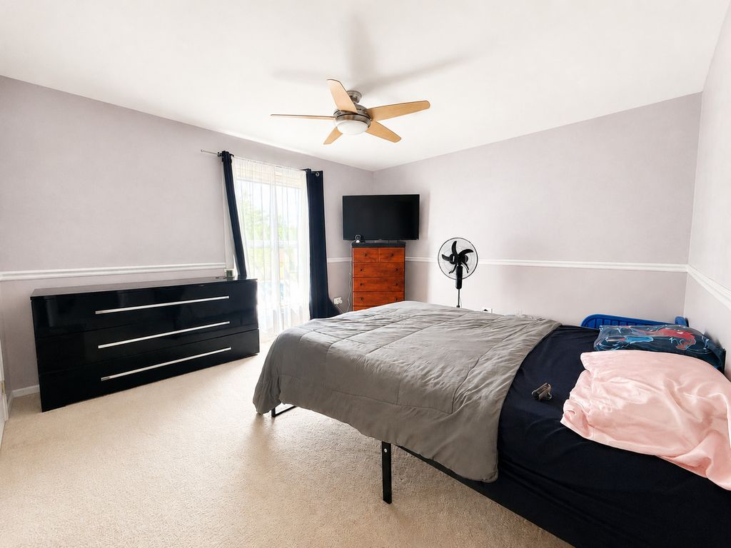 Image 13 of property listing at 1550 Meghan Avenue, Algonquin, IL 60102