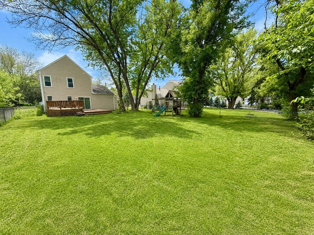Image 14 of property listing at 1550 Meghan Avenue, Algonquin, IL 60102