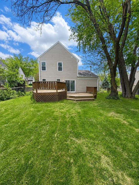 Image 15 of property listing at 1550 Meghan Avenue, Algonquin, IL 60102