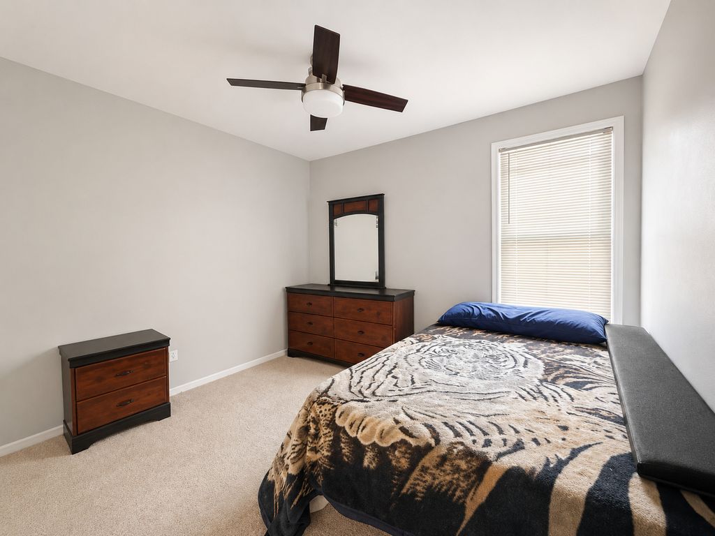 Image 10 of property listing at 1550 Meghan Avenue, Algonquin, IL 60102