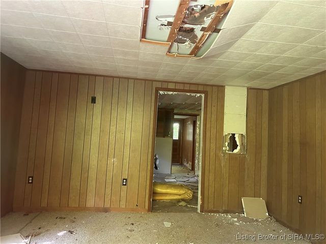 10692 N Haleysburg Road, Vallonia, IN 47281