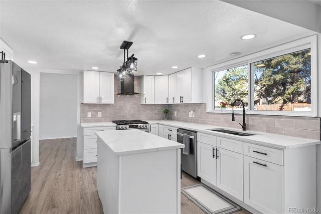 2042 S Moline Way, Aurora, CO 80014