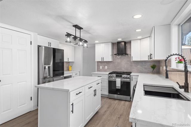 2042 S Moline Way, Aurora, CO 80014