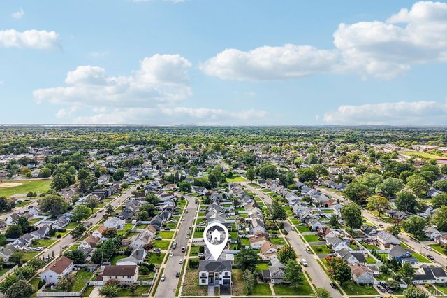 2 Radial Lane, Levittown, NY 11756