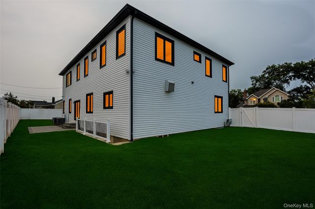 2 Radial Lane, Levittown, NY 11756