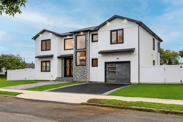 2 Radial Lane, Levittown, NY 11756