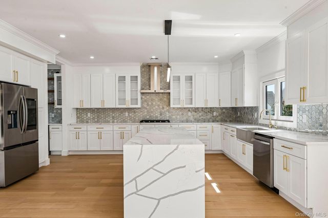 2 Radial Lane, Levittown, NY 11756