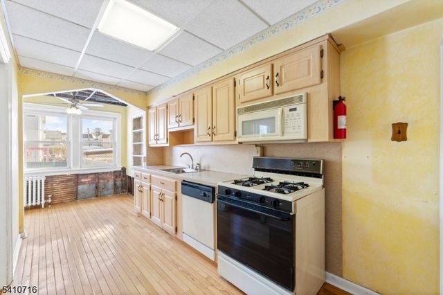 124 Belgrove Dr, Kearny Town, NJ 07032