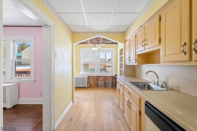 124 Belgrove Dr, Kearny Town, NJ 07032