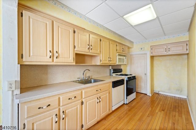 124 Belgrove Dr, Kearny Town, NJ 07032