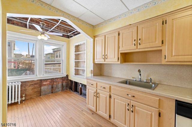 124 Belgrove Dr, Kearny Town, NJ 07032