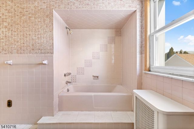 124 Belgrove Dr, Kearny Town, NJ 07032