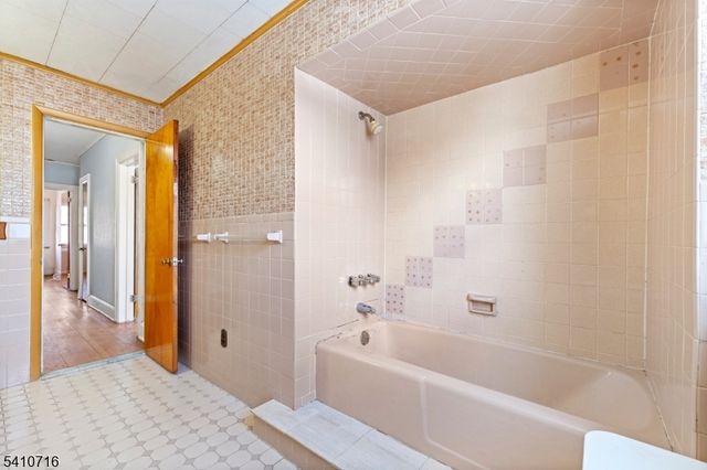 124 Belgrove Dr, Kearny Town, NJ 07032