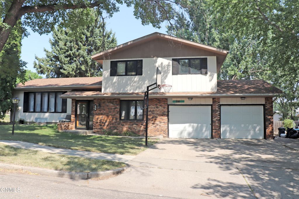 216 Apollo Avenue, Bismarck, ND 58503 photo 1