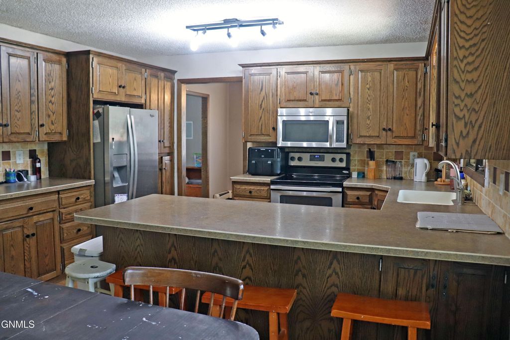 216 Apollo Avenue, Bismarck, ND 58503 photo 3