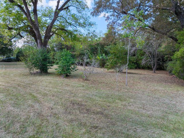 137 Parker Lane, Laurel Hill, FL 32567