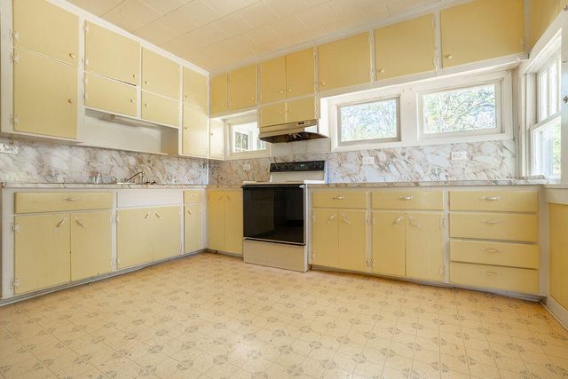 137 Parker Lane, Laurel Hill, FL 32567