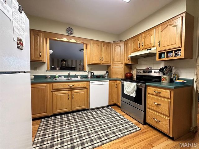 34 Kathryn Drive, St James, MO 65559