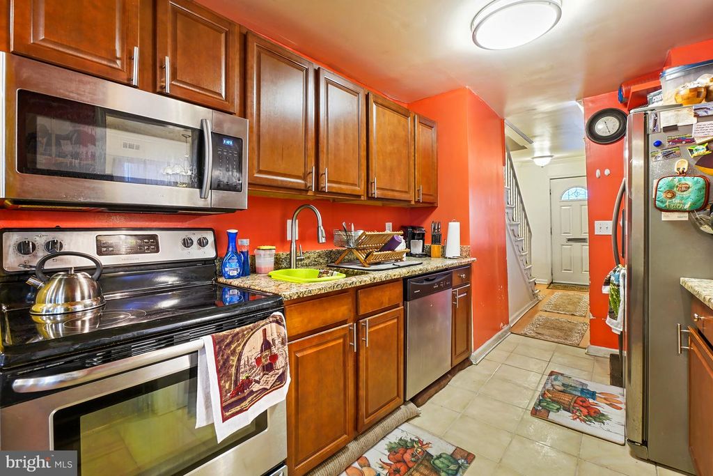 Image 13 of property listing at 1018 45TH ST NE, Washington, DC 20019