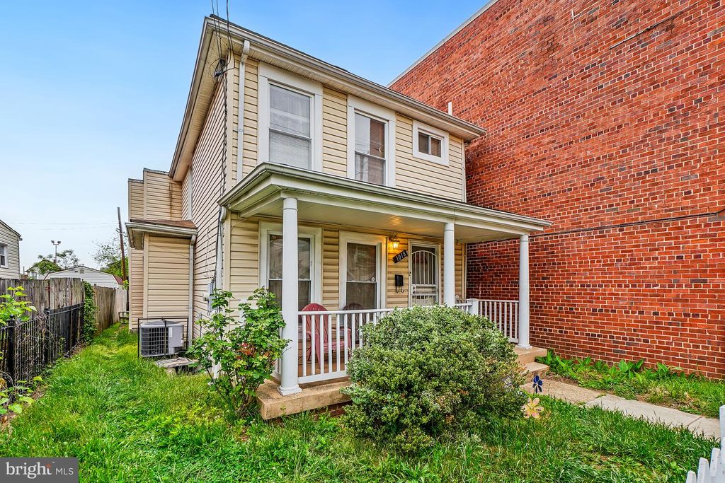 Image 2 of property listing at 1018 45TH ST NE, Washington, DC 20019