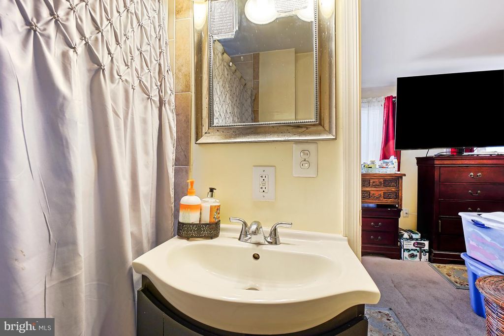 Image 23 of property listing at 1018 45TH ST NE, Washington, DC 20019