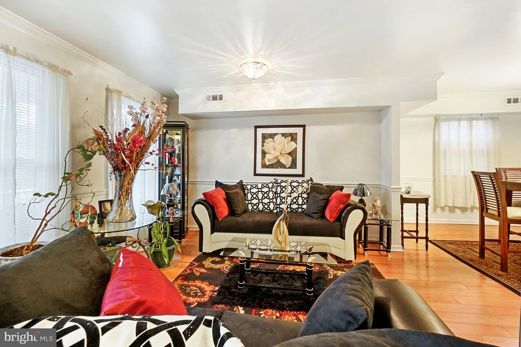Image 6 of property listing at 1018 45TH ST NE, Washington, DC 20019