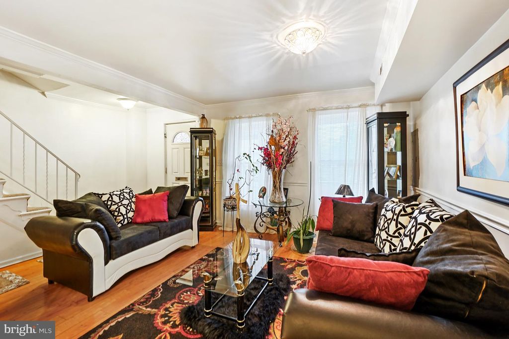 Image 7 of property listing at 1018 45TH ST NE, Washington, DC 20019