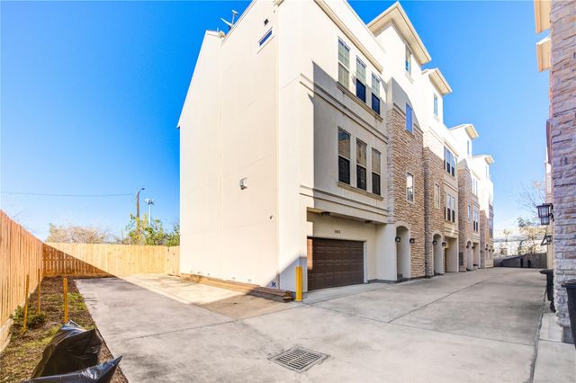 5226 Kiam Street 1015, Houston, TX 77007