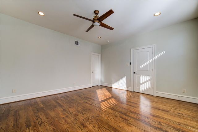 5226 Kiam Street 1015, Houston, TX 77007