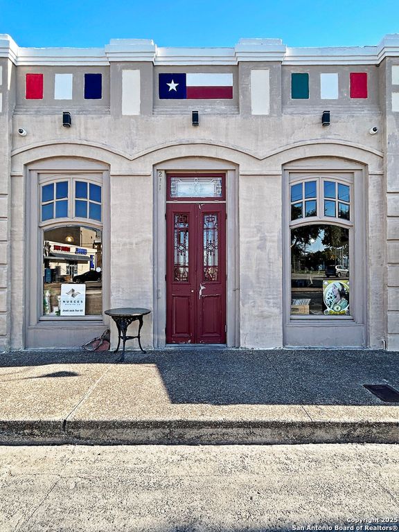 211 W Bowie, Beeville, TX 78102