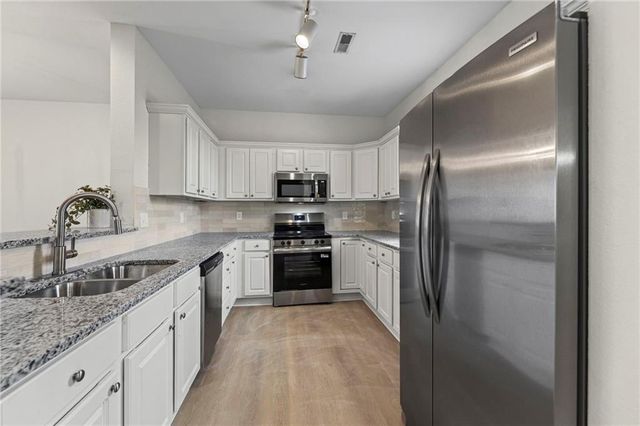 5245 Overland Drive B25, Lawrence, KS 66049