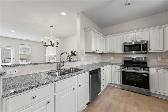 5245 Overland Drive B25, Lawrence, KS 66049