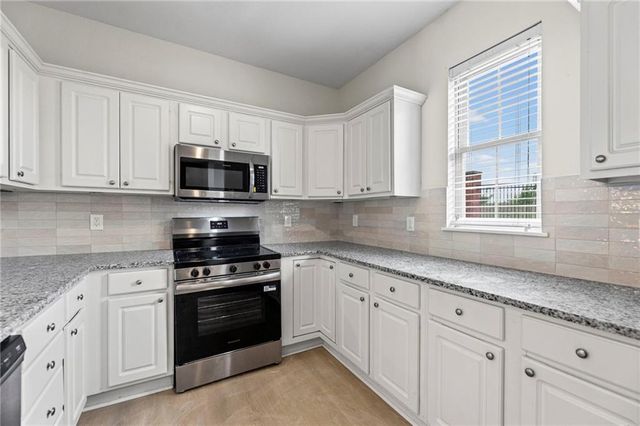 5245 Overland Drive B25, Lawrence, KS 66049