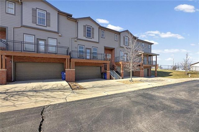 5245 Overland Drive B25, Lawrence, KS 66049