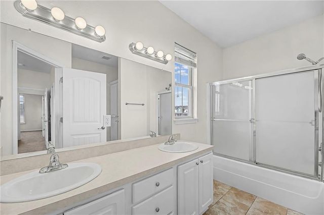 5245 Overland Drive B25, Lawrence, KS 66049