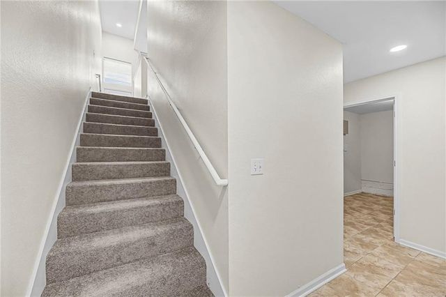 5245 Overland Drive B25, Lawrence, KS 66049