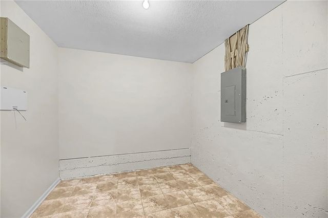 5245 Overland Drive B25, Lawrence, KS 66049