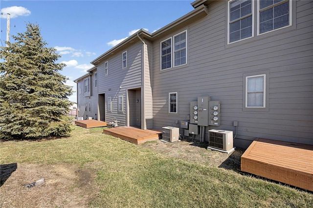 5245 Overland Drive B25, Lawrence, KS 66049