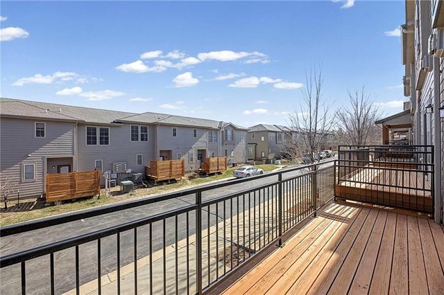 5245 Overland Drive B25, Lawrence, KS 66049