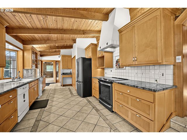 89989 GOLDIE Ln, Elmira, OR 97437