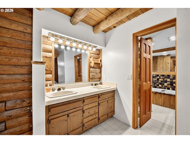 89989 GOLDIE Ln, Elmira, OR 97437