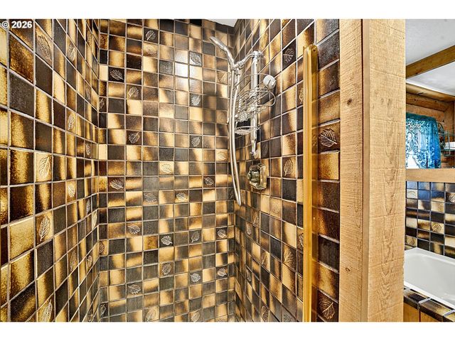 89989 GOLDIE Ln, Elmira, OR 97437