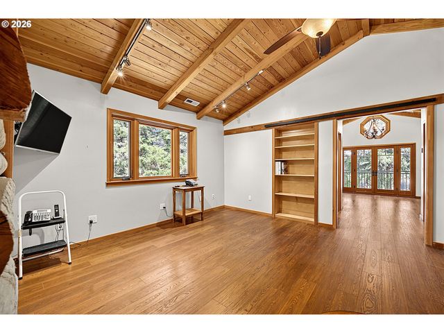 89989 GOLDIE Ln, Elmira, OR 97437