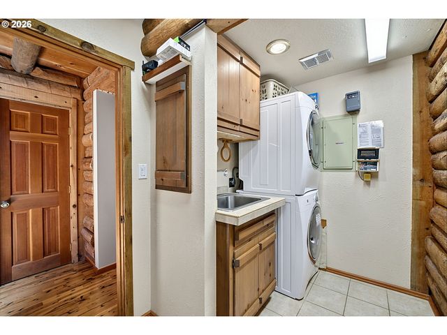 89989 GOLDIE Ln, Elmira, OR 97437