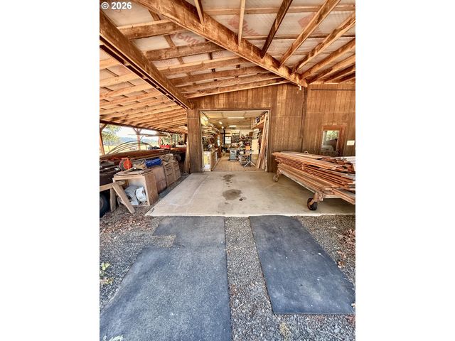 89989 GOLDIE Ln, Elmira, OR 97437