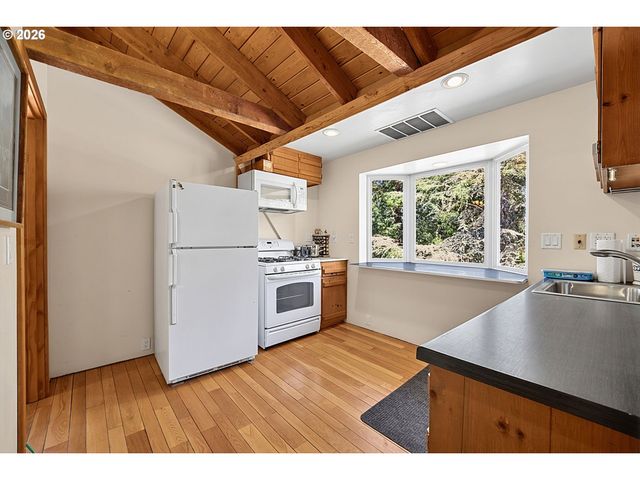 89989 GOLDIE Ln, Elmira, OR 97437