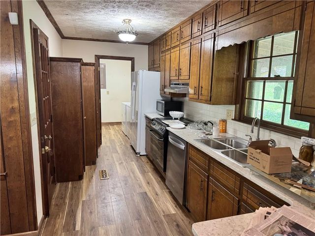 3091 Browns Bridge Road, Gainesville, GA 30504