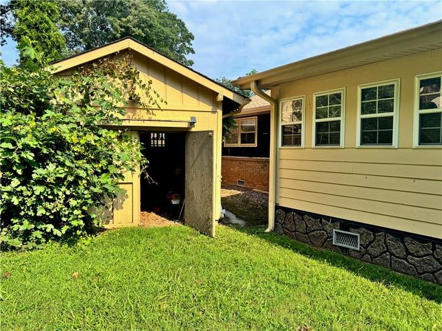 3091 Browns Bridge Road, Gainesville, GA 30504